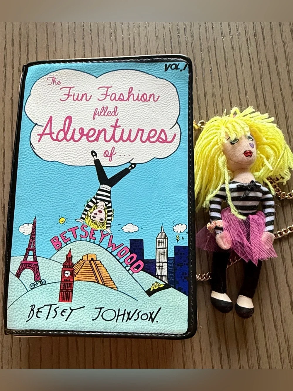💎 RARE Betsey Johnson Kitsch Betsey’s Adventures Book Purse - Picture 10 of 10